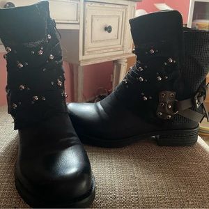 Size 8 Women’s boots with studs. Biker, rocker and so cute!!